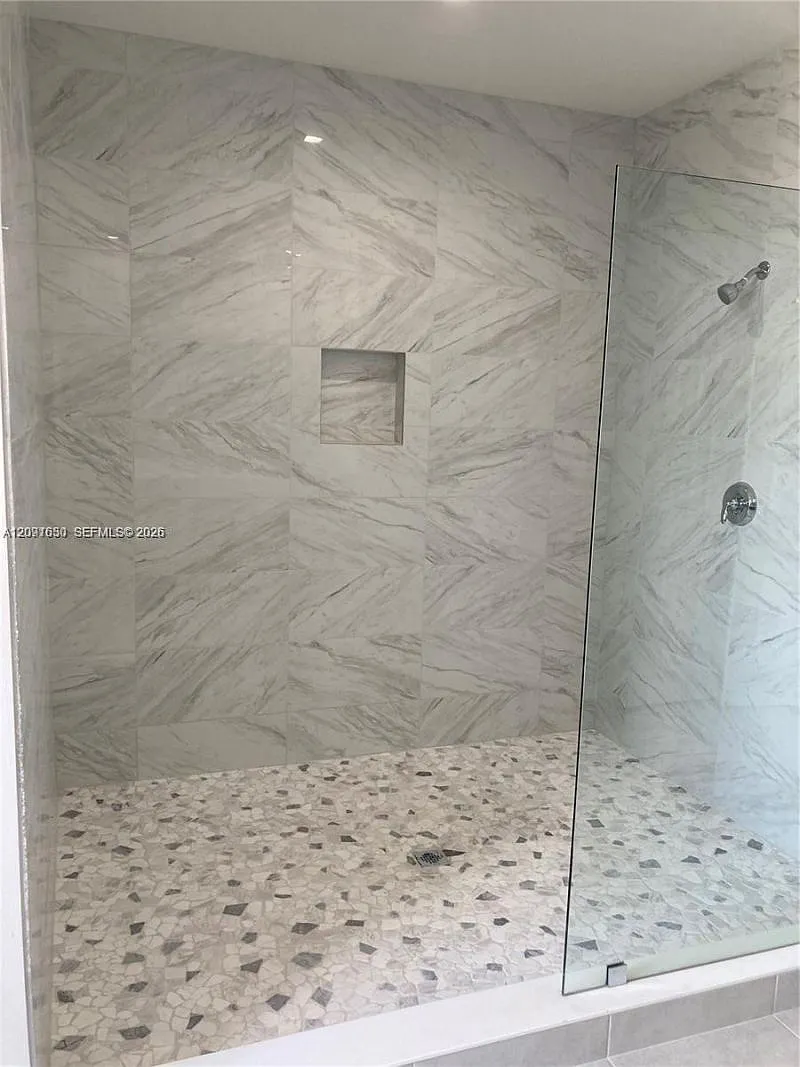 4 bed, 3.5 bath, $3,200 — Photo 2
