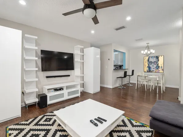 3705 SW 27th St, Gainesville, FL