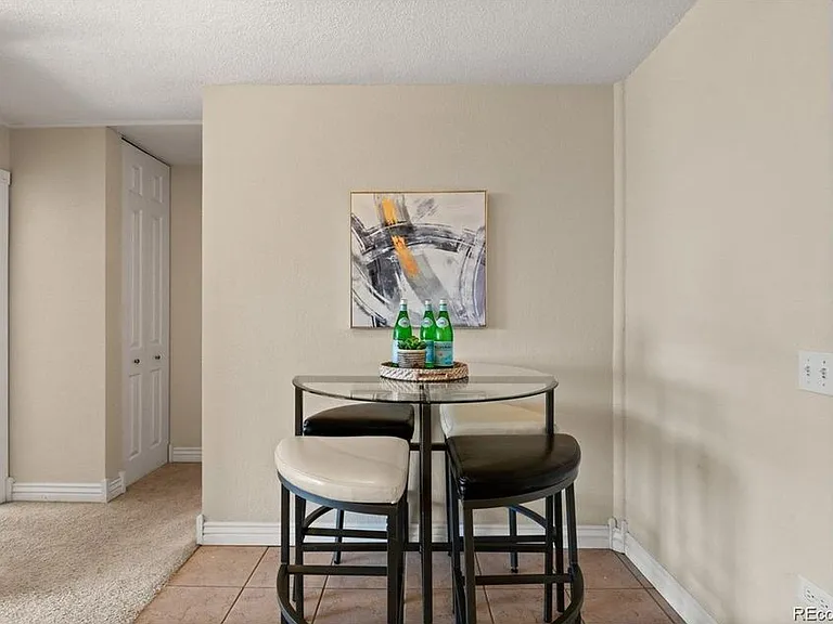 909 Logan St #4B — Photo 4