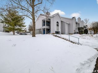 74 Crown Knoll Ct APT 162, Groton, CT 06340