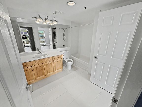 3rd image of 5733 Cambie St #1543068