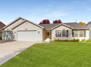 325 W Burlington Dr, Maple Park, IL 60151