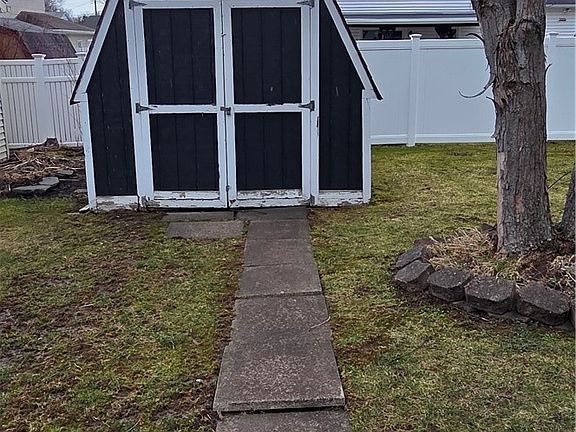 5th image of 104 Bradwood Rd