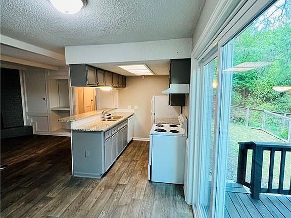 3rd image of 3306 Hycreek Dr #B