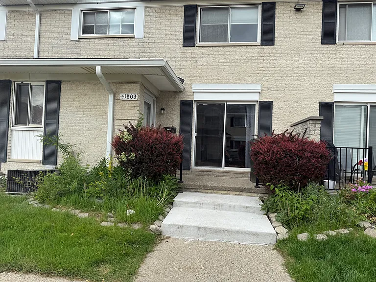 41803 Langley Dr — Photo 2