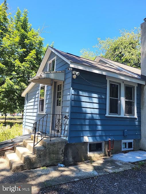 1st image of 1722 Winslow Rd