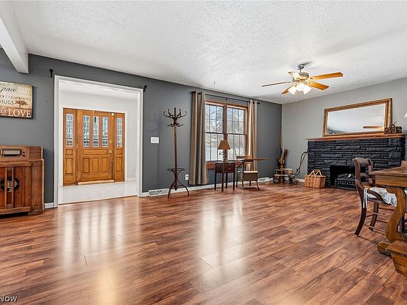 5th image of 2228 Saint Elmo Ave NE