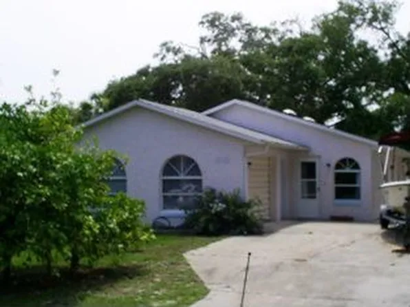 612 S Pine St, New Smyrna Beach, FL 32169