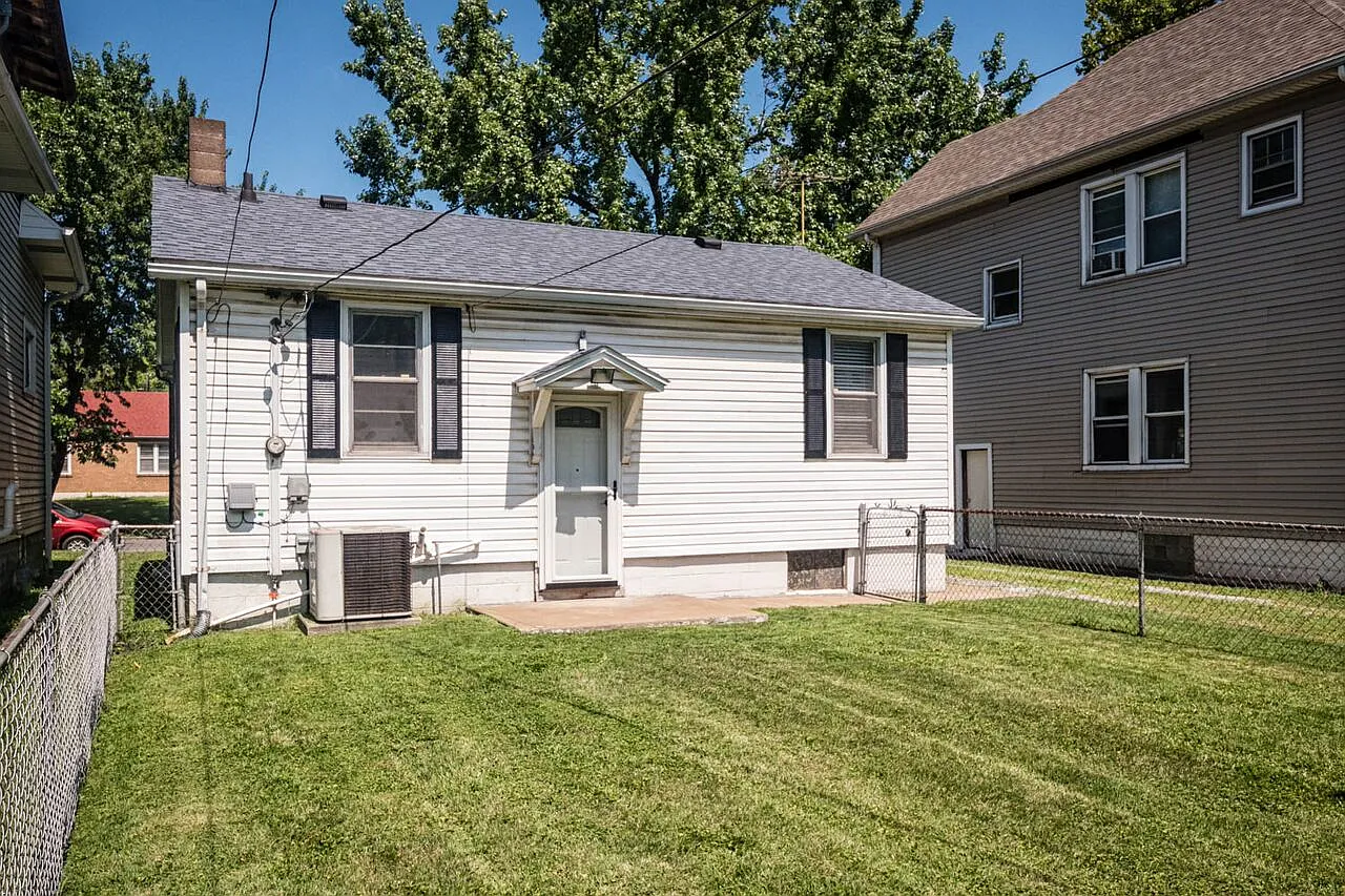 2644 Grand Ave photo 1