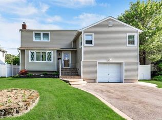 3870 Ralph St S, Seaford, NY 11783