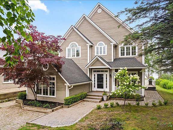 3rd image of 63 Georgian Manor Dr