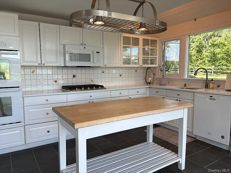 1 Pine Point — Photo 16