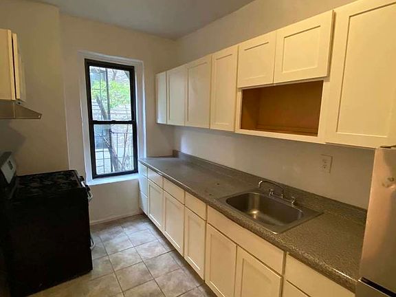 2nd image of 2718 Morris Ave #F