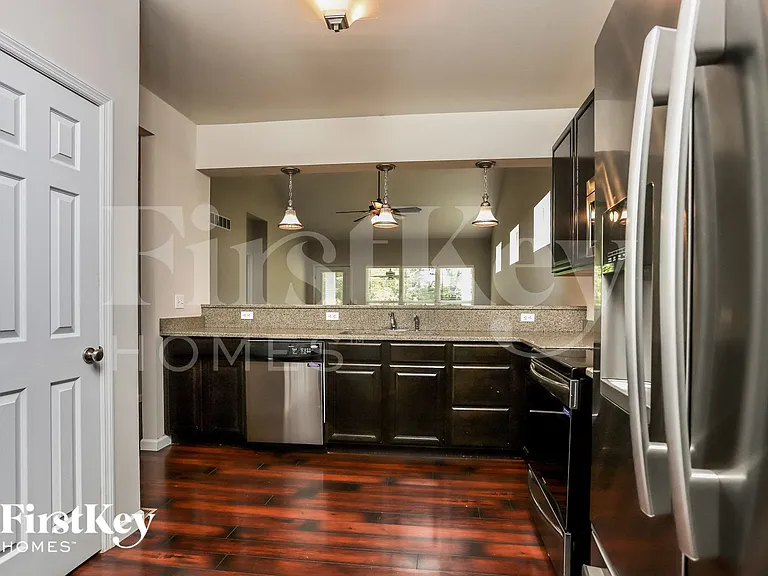 324 Calvert Pl — Photo 7