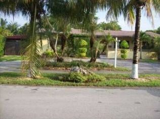 9400 SW 51st St, Miami, FL 33165