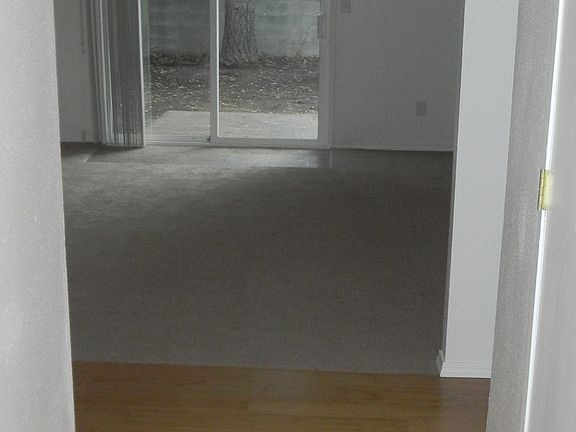 Entry to livingroom
