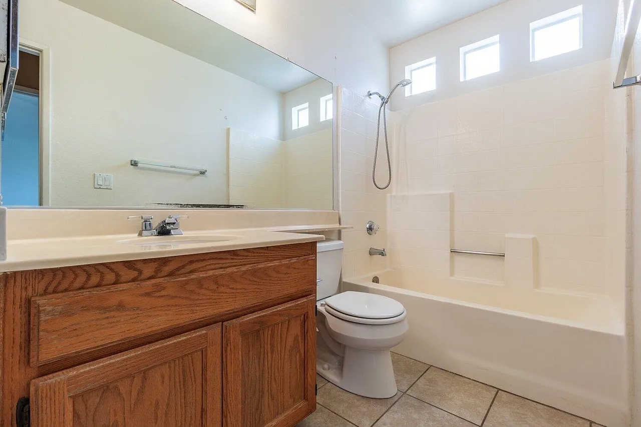 3 bed, 1475 sqft, $3,450 — Photo 2