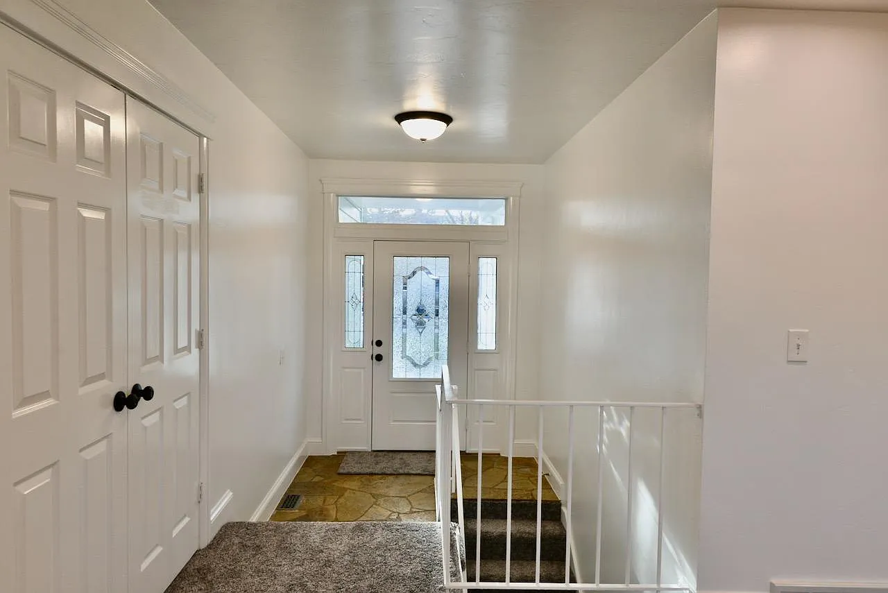 6 bed, 3000 sqft, $2,895 — Photo 3