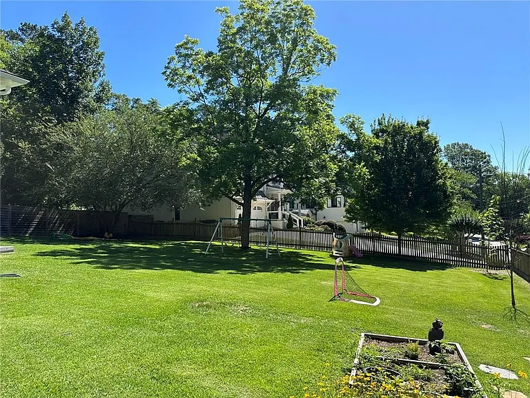 2497 Thompson Rd — Photo 43