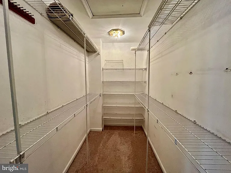 7504 Lamoyne Ct — Photo 29