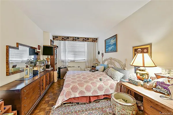 Sold by Douglas Elliman | media 40