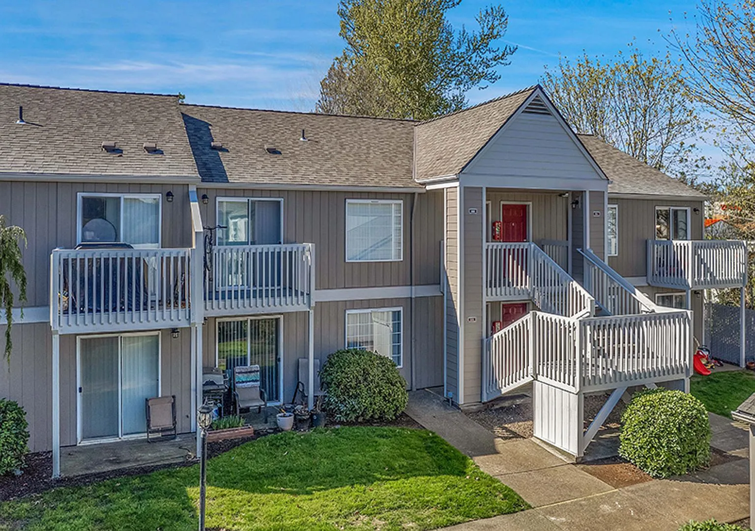 FOX HOLLOW APARTMENTS — Photo 2
