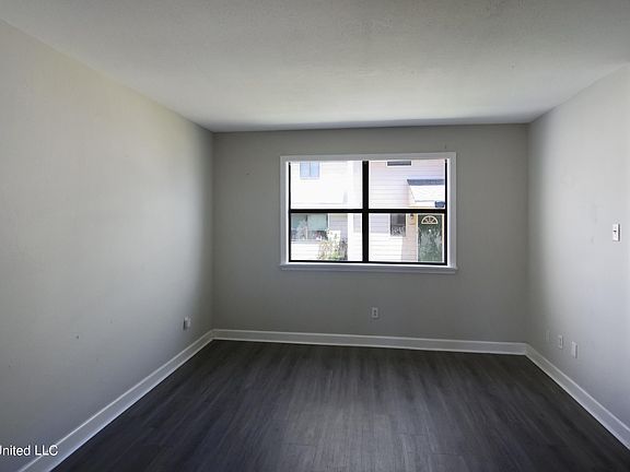 4th image of 1013 Windrose Dr