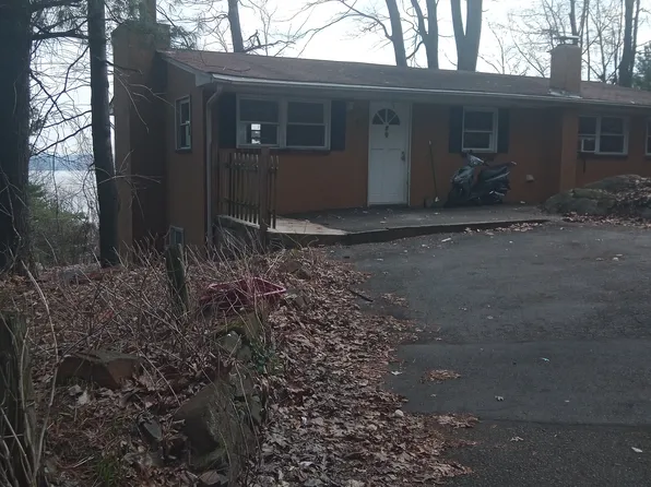 7 Mountain Ct, Haverstraw, NY 10927