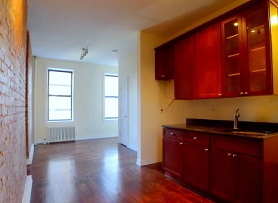 Rented by EK Realty | media 17