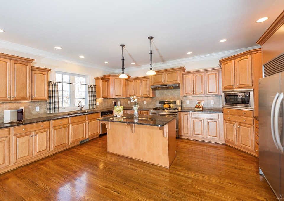 1st image of 105 Raven Stone Ct