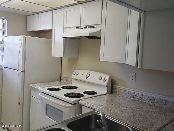 5th image of 2970 Sir Hamilton Cir #2