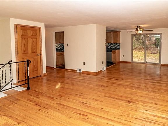4th image of 305 Belladonna Dr