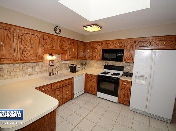5th image of 13033 W Woodland Dr