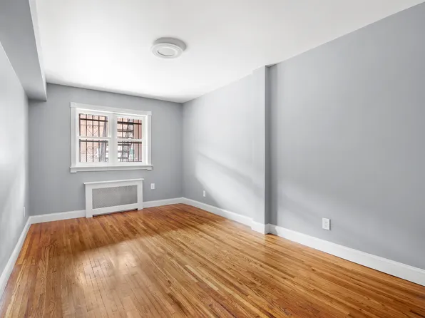 2008 East 52nd Street image 10 of 34