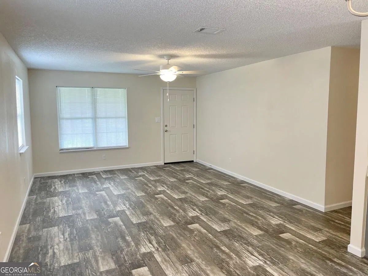 3 bed, 2.0 bath, 1144 sqft, $1,500 — Photo 4