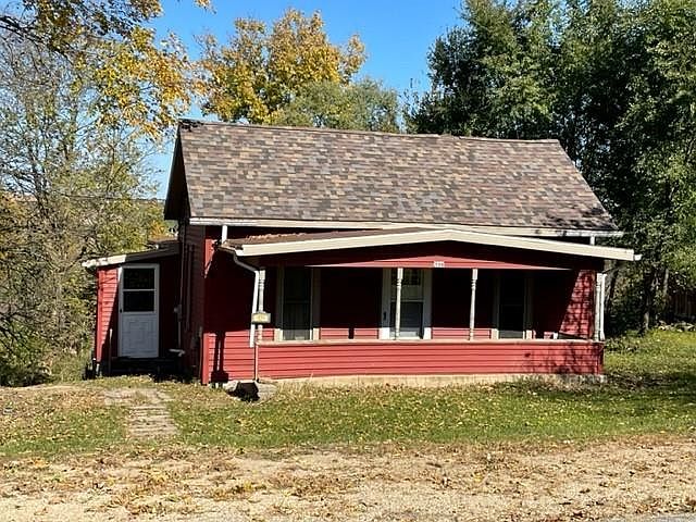 1st image of 304 E Main St