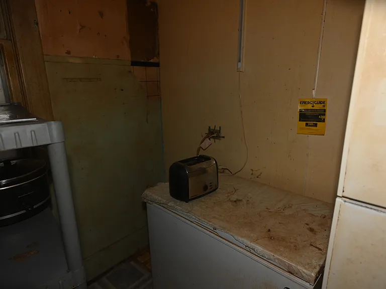 440 W Sawyer St — Photo 49