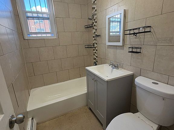 5th image of 48 Carteret St #B17