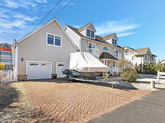 4th image of 305 Sloop Lane