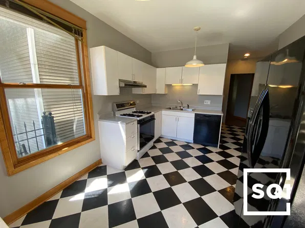 3719 N Clifton Ave, Chicago, IL 60613
