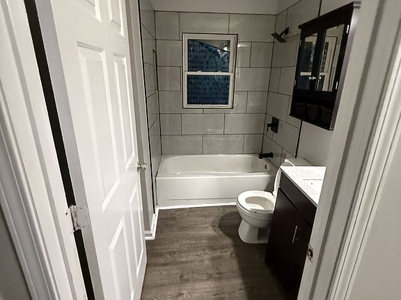 2nd image of 921 Washington St #1