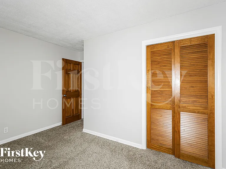 505 Vista Dr — Photo 16