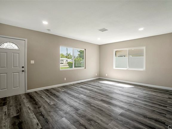 2nd image of 826 E La Deney Ct