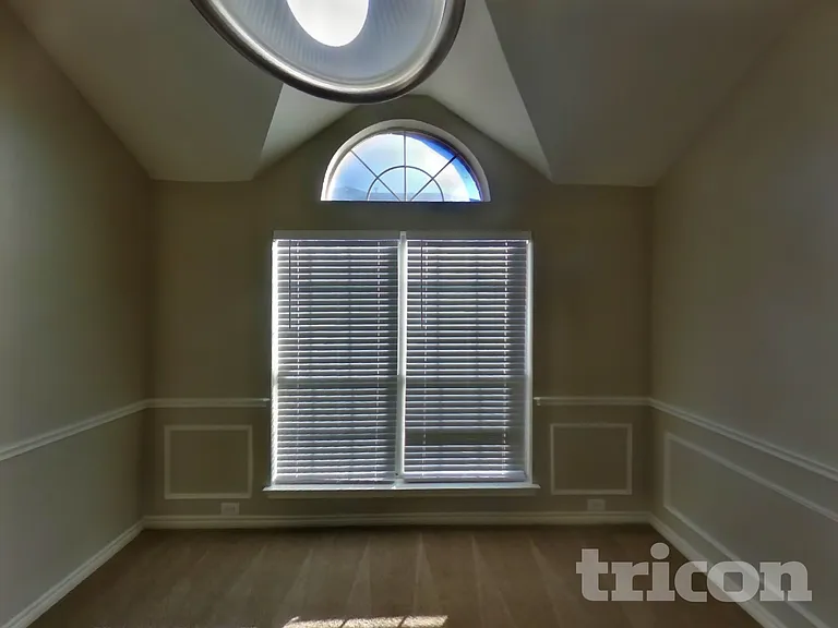 1217 Glencoe Dr — Photo 4