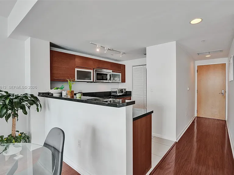 253 NE 2nd St #3304 — Photo 3