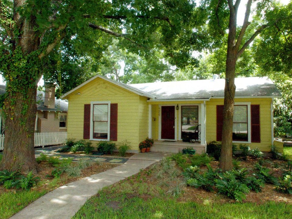 front of house, from street