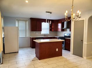 8107 Farnsworth St, Philadelphia, PA 19152