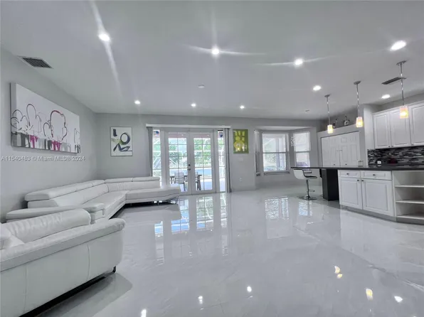 13835 NW 11th St, Pembroke Pines, FL 33028