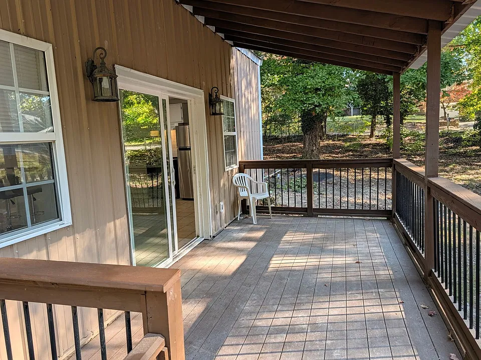 1135 Woodland Dr
