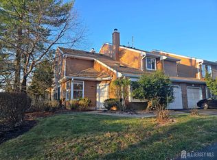 6 Driftwood Dr, Somerset, NJ 08873